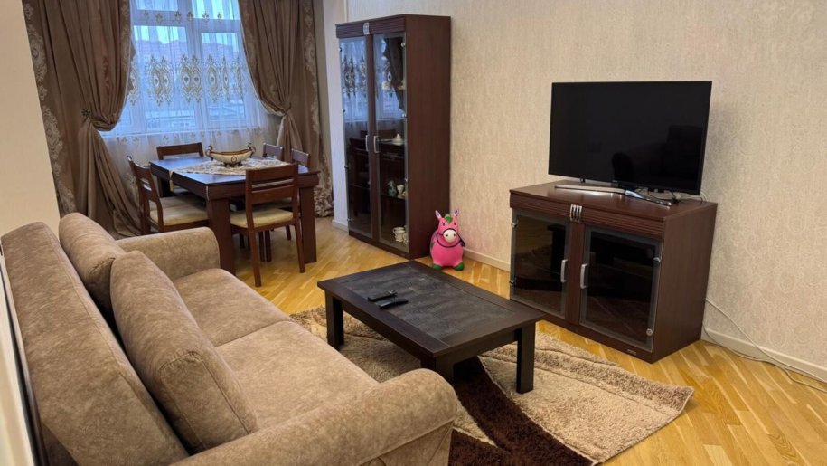 Kirayə verilir 3 otaqlı köhnə tikili, 85 m², Azadlıq Prospekti m.-3