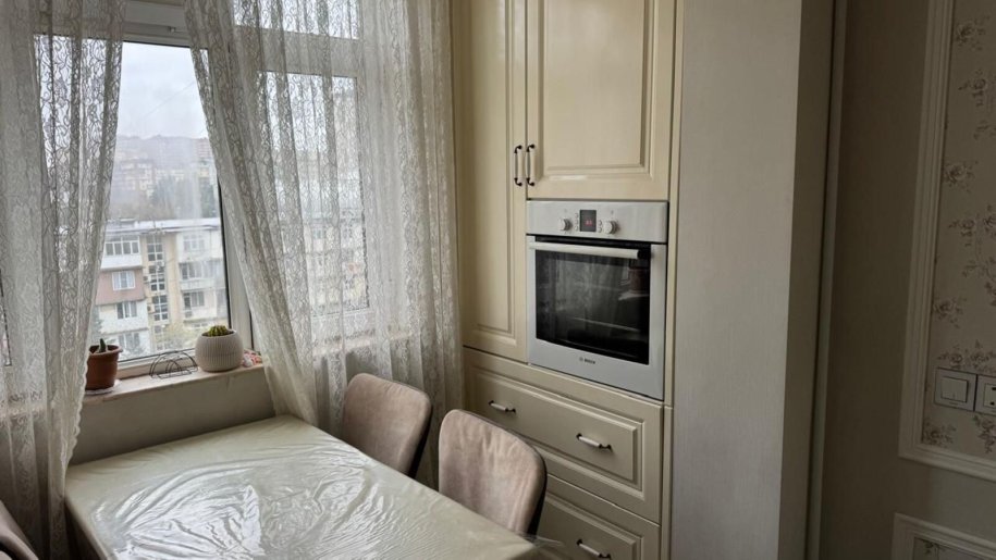 Kirayə verilir 3 otaqlı köhnə tikili, 85 m², Azadlıq Prospekti m.-11