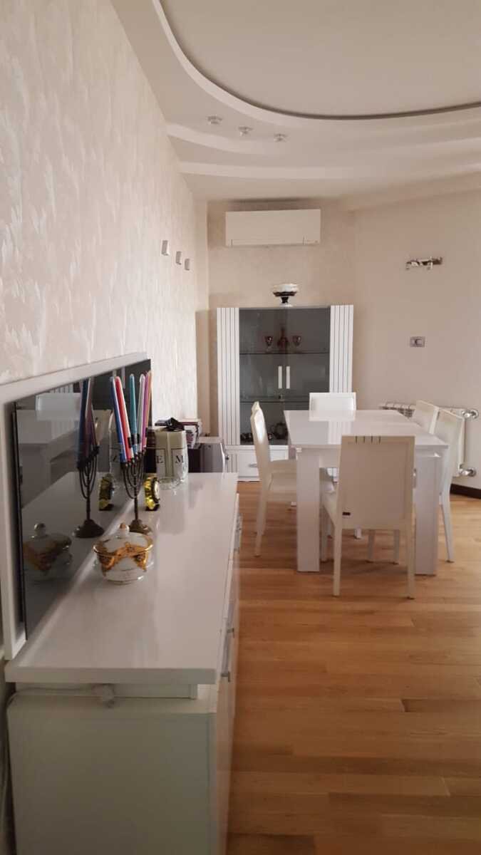 Kirayə verilir 4 otaqlı yeni tikili, 178 m², 28 May m.-4