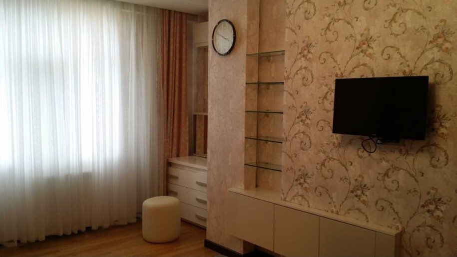 Kirayə verilir 4 otaqlı yeni tikili, 178 m², 28 May m.-7