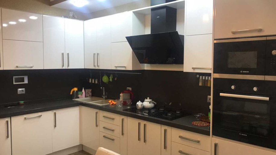 Kirayə verilir 4 otaqlı yeni tikili, 178 m², 28 May m.-12