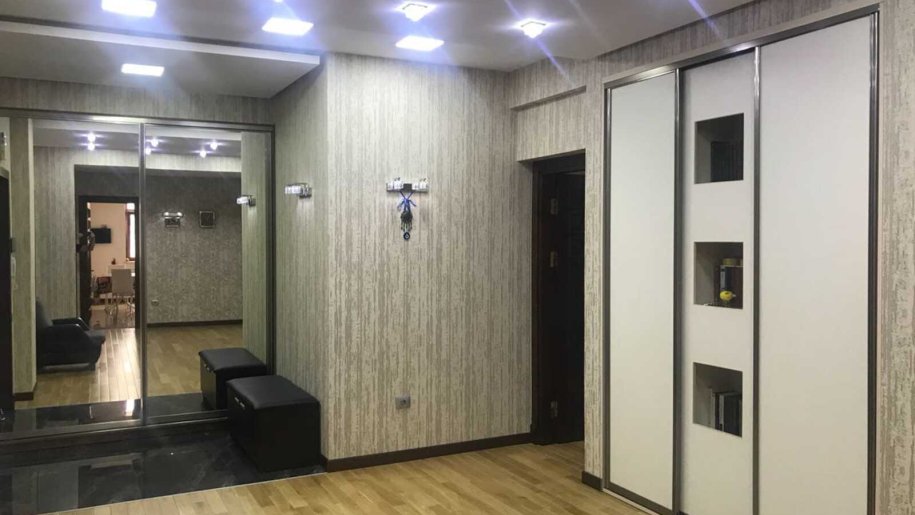 Kirayə verilir 4 otaqlı yeni tikili, 178 m², 28 May m.-18