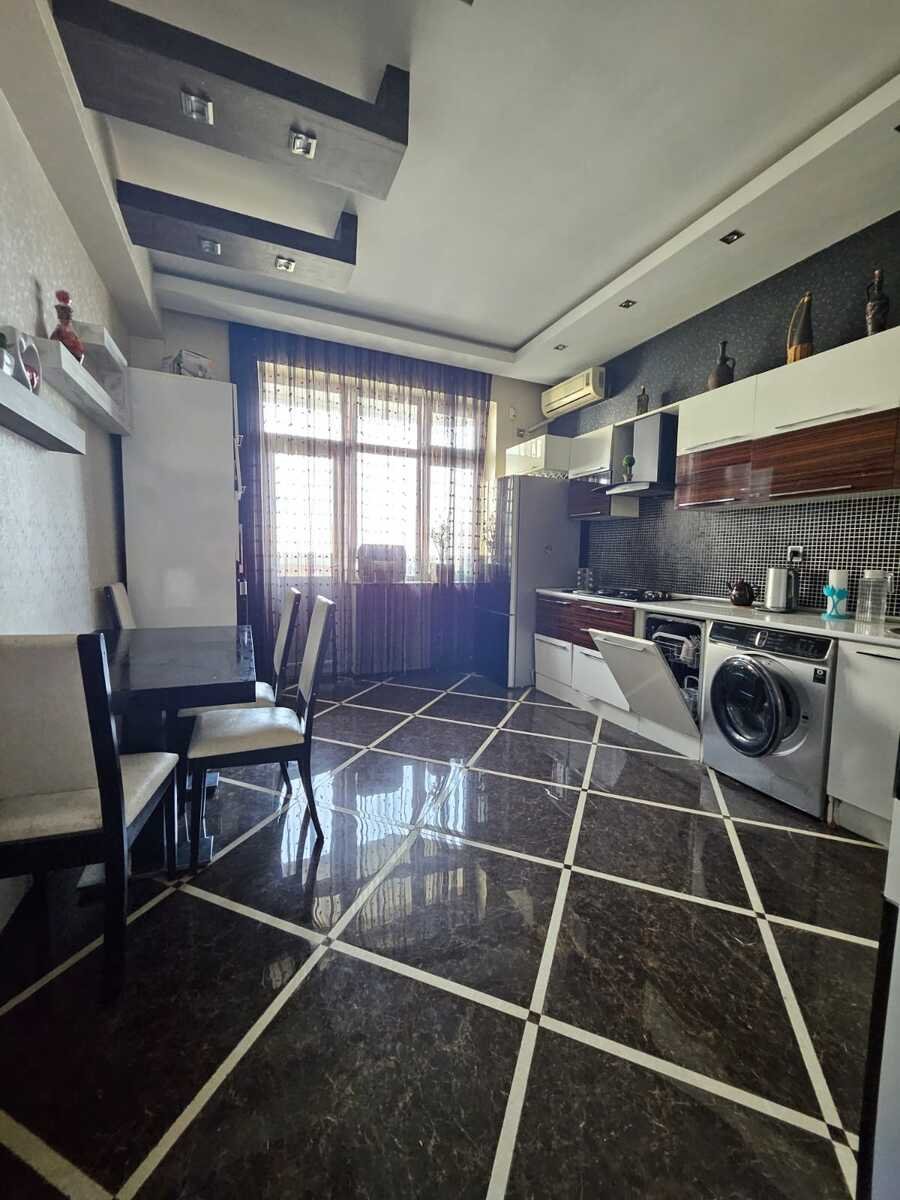 Kirayə verilir 3 otaqlı yeni tikili, 140 m², 8 noyabr-4