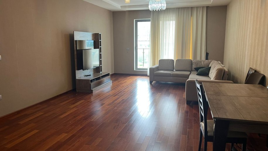 Kirayə verilir 4 otaqlı yeni tikili, 180 m², 28 May m.-4