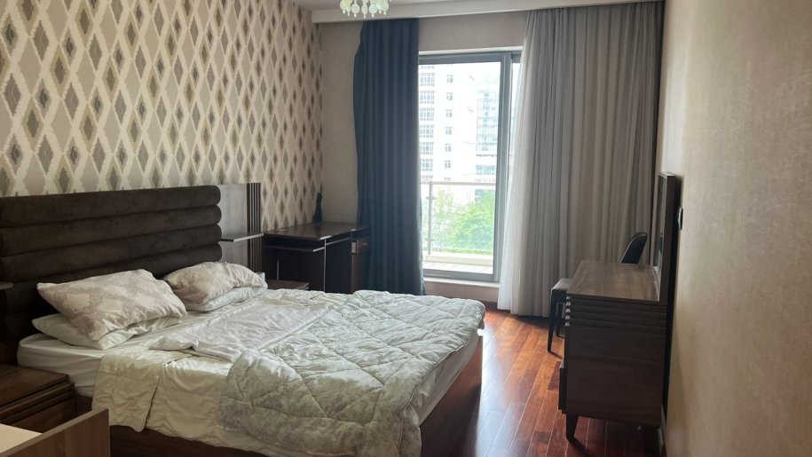 Kirayə verilir 4 otaqlı yeni tikili, 180 m², 28 May m.-5