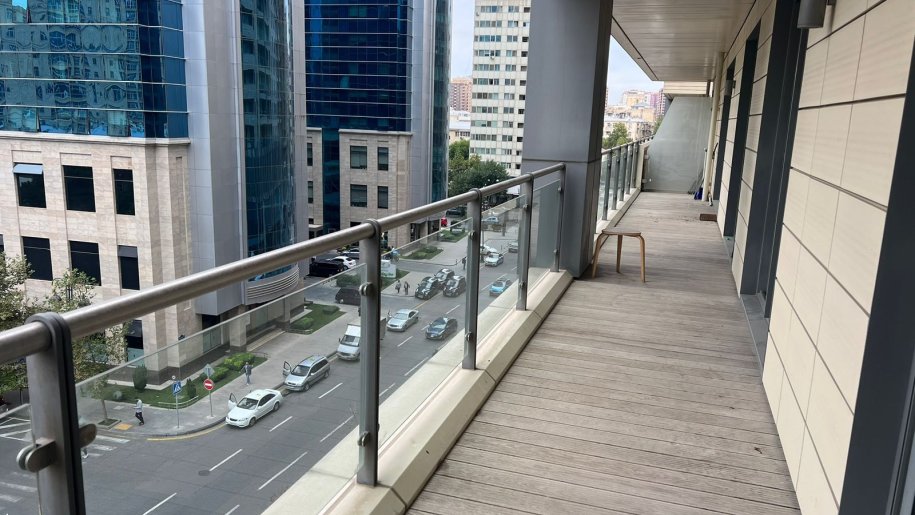 Kirayə verilir 4 otaqlı yeni tikili, 180 m², 28 May m.-11