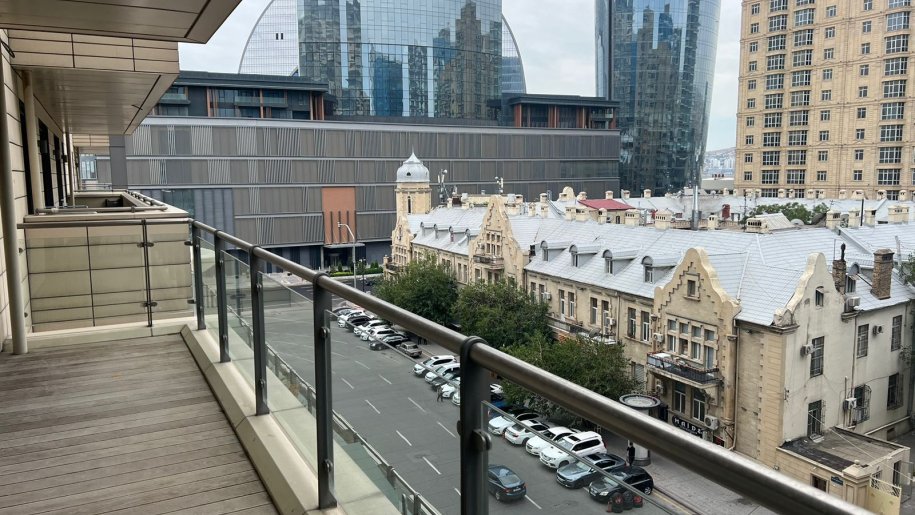 Kirayə verilir 4 otaqlı yeni tikili, 180 m², 28 May m.-12