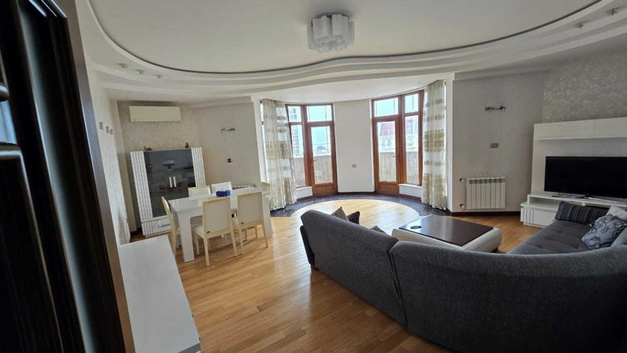 Kirayə verilir 4 otaqlı yeni tikili, 180 m², 28 May m.-1