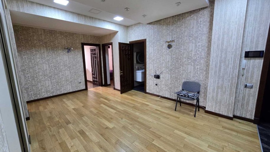 Kirayə verilir 4 otaqlı yeni tikili, 180 m², 28 May m.-2