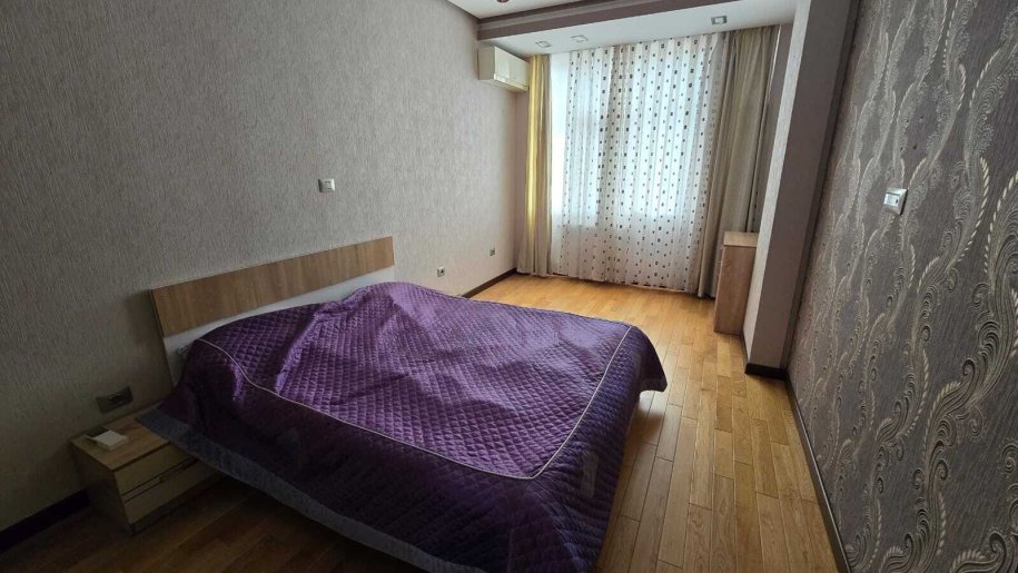 Kirayə verilir 4 otaqlı yeni tikili, 180 m², 28 May m.-4