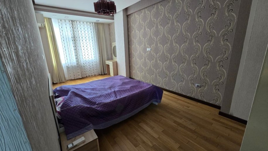 Kirayə verilir 4 otaqlı yeni tikili, 180 m², 28 May m.-5