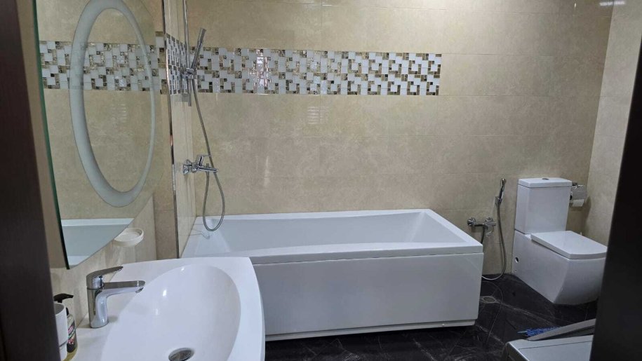 Kirayə verilir 4 otaqlı yeni tikili, 180 m², 28 May m.-14