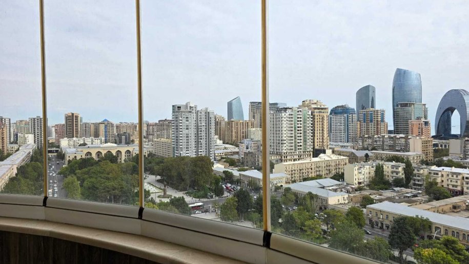 Kirayə verilir 4 otaqlı yeni tikili, 180 m², 28 May m.-16