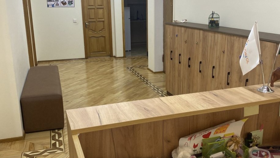 130 m<sup>2</sup> ofis icarəyə verilir, Elmlər Akademiyası m.-1