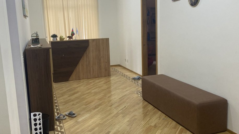 130 m<sup>2</sup> ofis icarəyə verilir, Elmlər Akademiyası m.-6