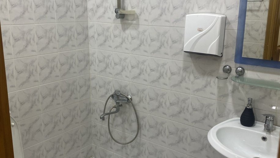 130 m<sup>2</sup> ofis icarəyə verilir, Elmlər Akademiyası m.-7