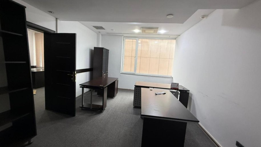 20 m<sup>2</sup> ofis icarəyə verilir, Xətai m.-1
