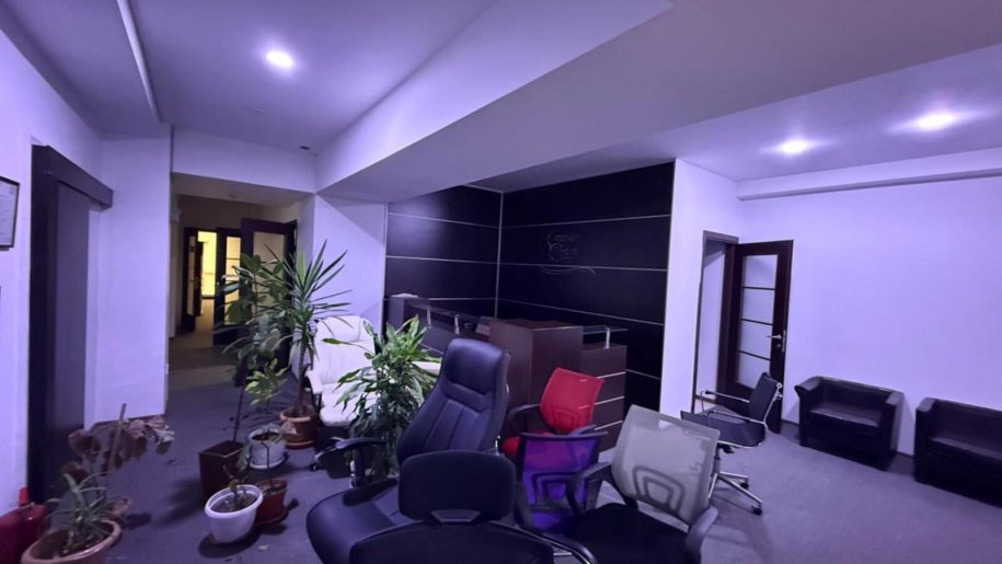 20 m<sup>2</sup> ofis icarəyə verilir, Xətai m.-1