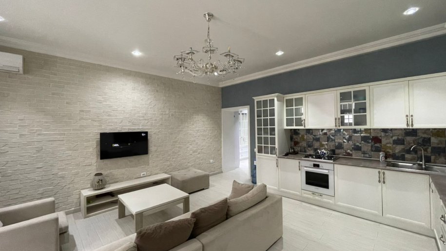 Satılır 2 otaqlı köhnə tikili, 68 m², İçərişəhər m.-14