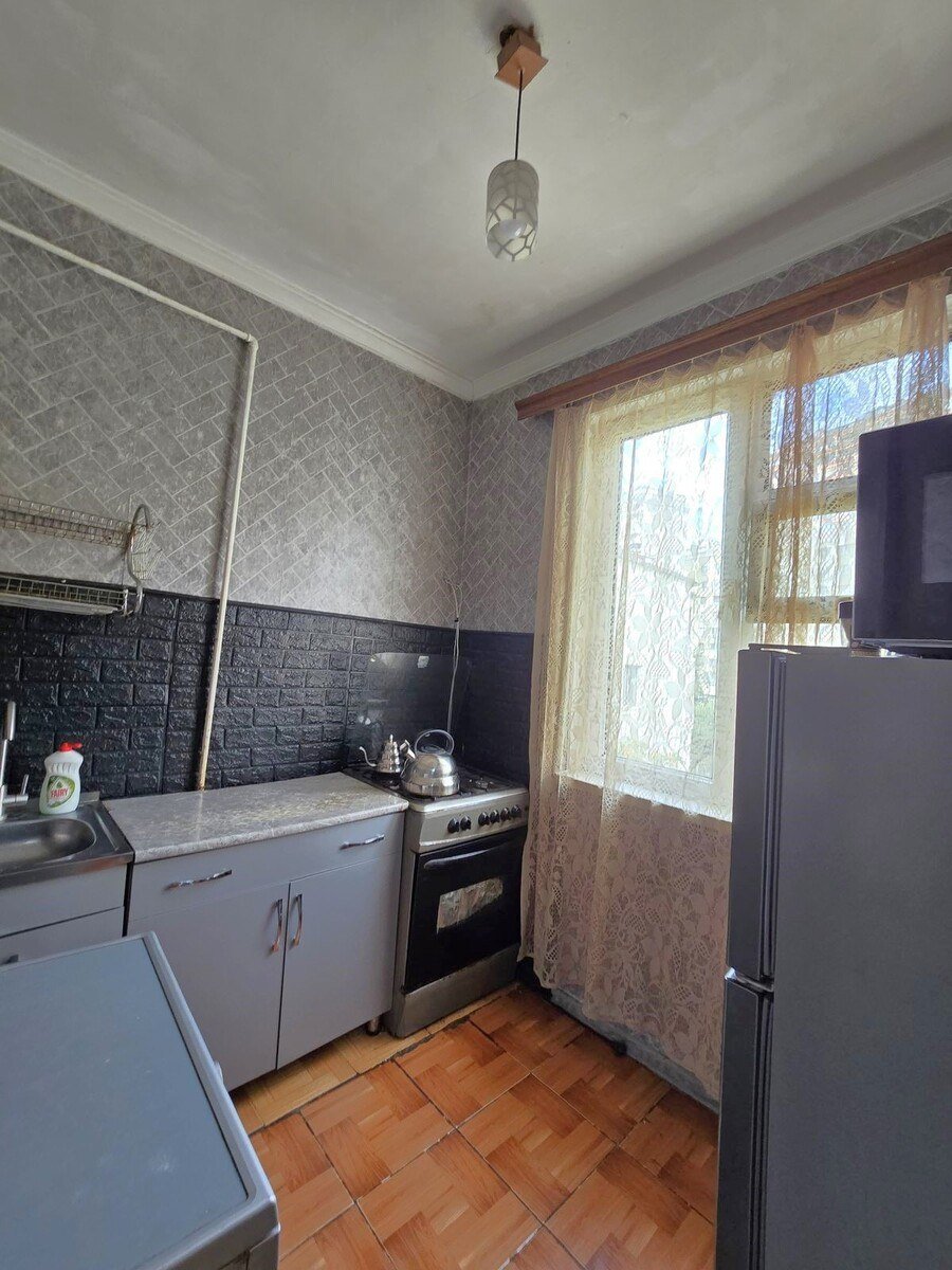 Satılır 3 otaqlı köhnə tikili, 80 m², Memar Əcəmi m.-4