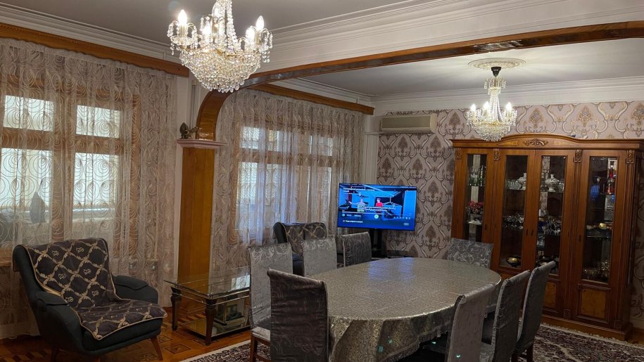 Satılır 5 otaqlı köhnə tikili, 120 m², Qara Qarayev m.-13