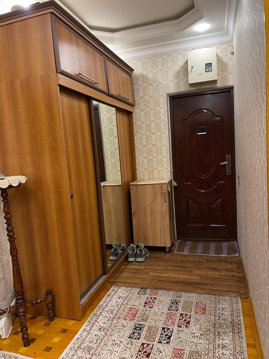 Satılır 5 otaqlı köhnə tikili, 120 m², Qara Qarayev m.-21
