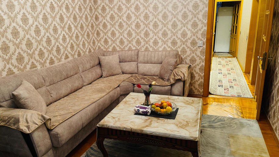 Satılır 5 otaqlı köhnə tikili, 120 m², Qara Qarayev m.-24