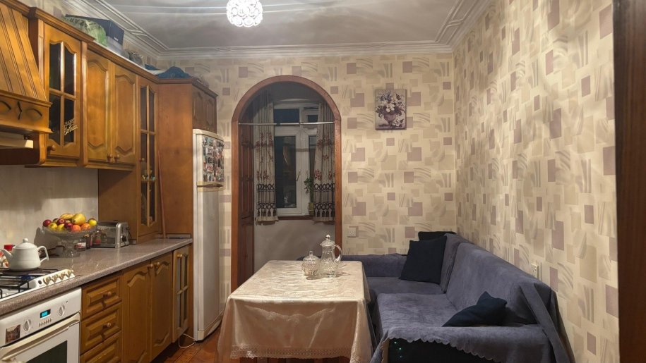 Satılır 4 otaqlı köhnə tikili, 77.4 m², Qara Qarayev m.-1