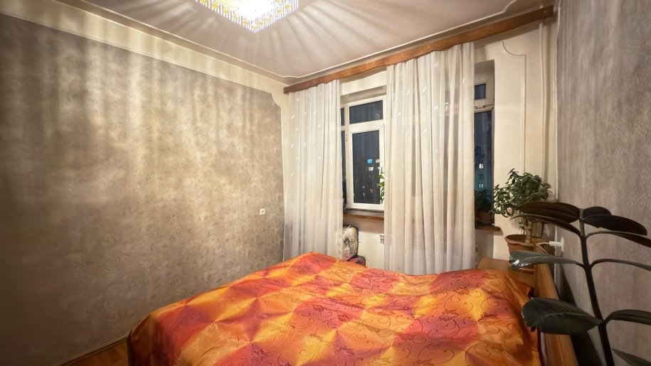 Satılır 4 otaqlı köhnə tikili, 77.4 m², Qara Qarayev m.-5