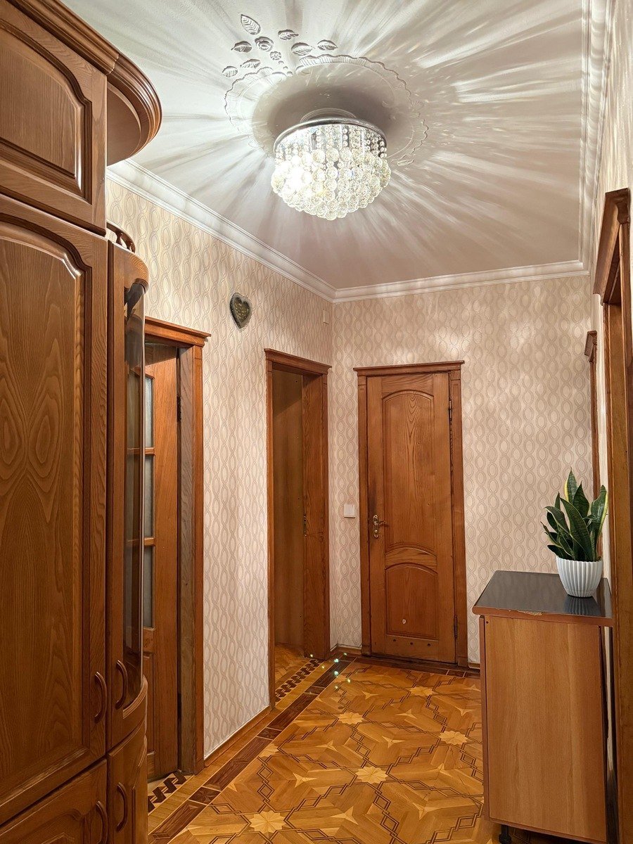 Satılır 4 otaqlı köhnə tikili, 77.4 m², Qara Qarayev m.-7