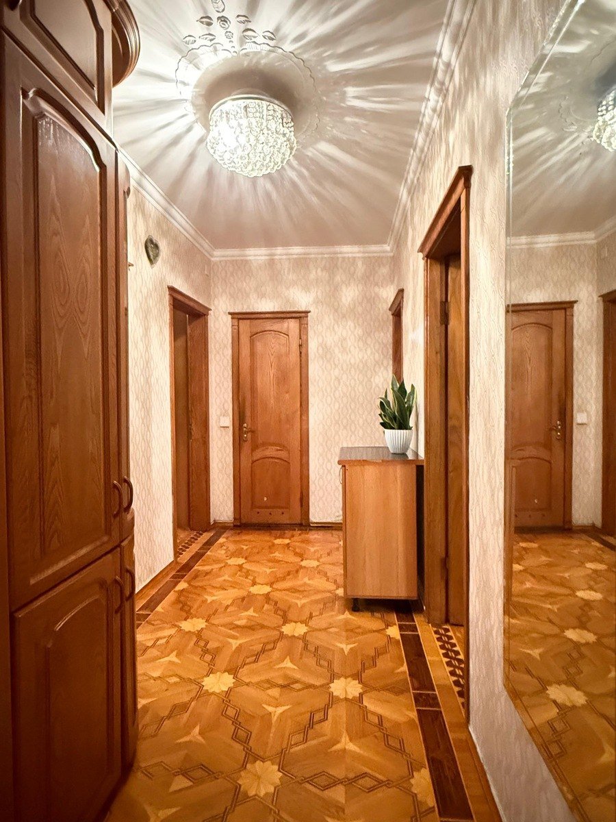 Satılır 4 otaqlı köhnə tikili, 77.4 m², Qara Qarayev m.-8