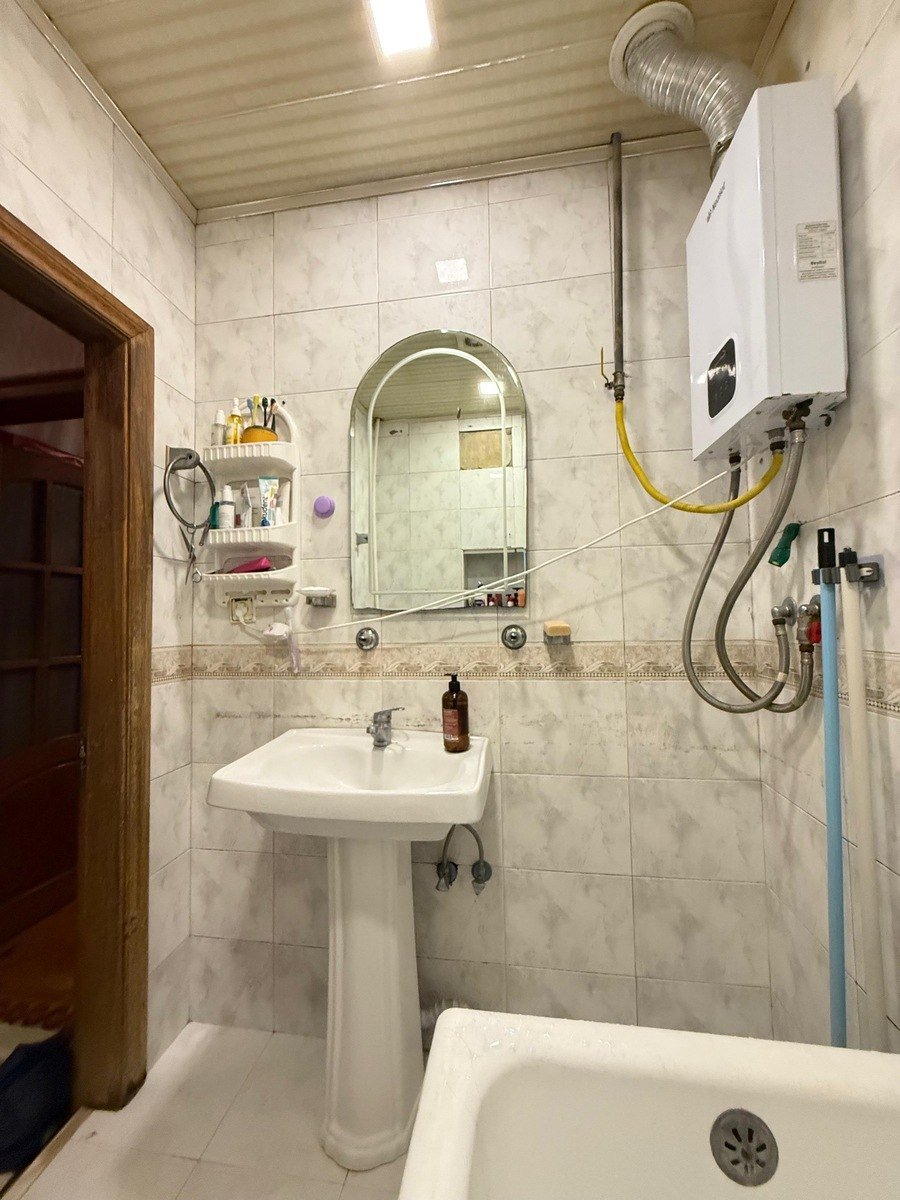 Satılır 4 otaqlı köhnə tikili, 77.4 m², Qara Qarayev m.-9