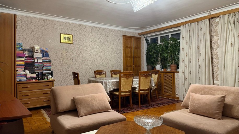 Satılır 4 otaqlı köhnə tikili, 77.4 m², Qara Qarayev m.-19