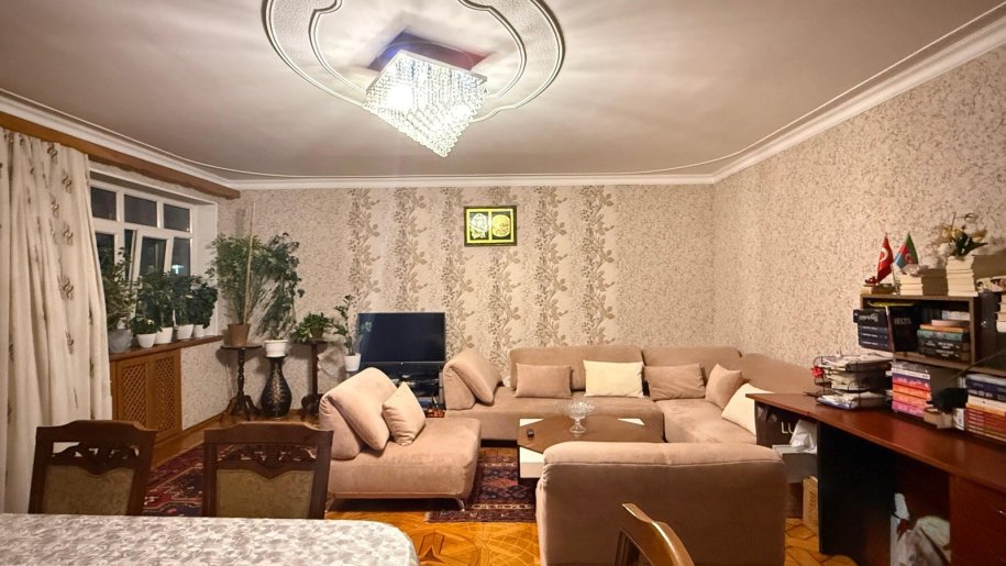 Satılır 4 otaqlı köhnə tikili, 77.4 m², Qara Qarayev m.-20