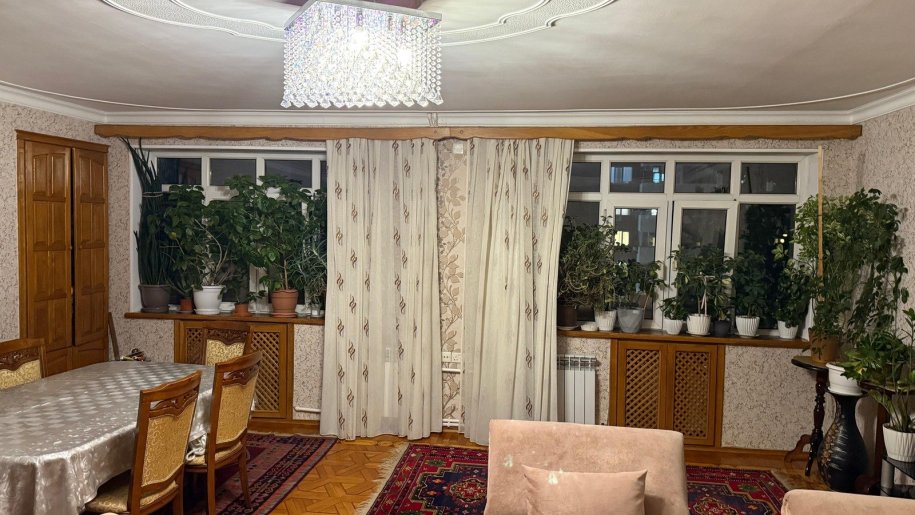 Satılır 4 otaqlı köhnə tikili, 77.4 m², Qara Qarayev m.-21