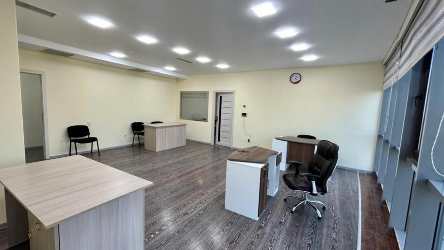 160 m<sup>2</sup> ofis icarəyə verilir, Xətai m.-4