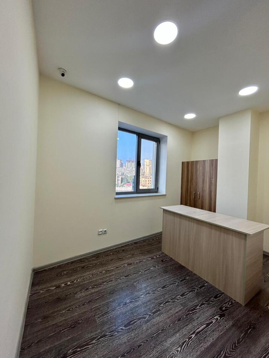 160 m<sup>2</sup> ofis icarəyə verilir, Xətai m.-12