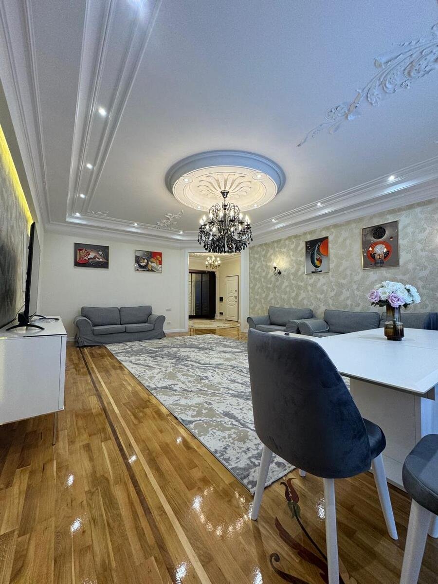 Satılır 4 otaqlı yeni tikili, 220 m², 28 May m.-3