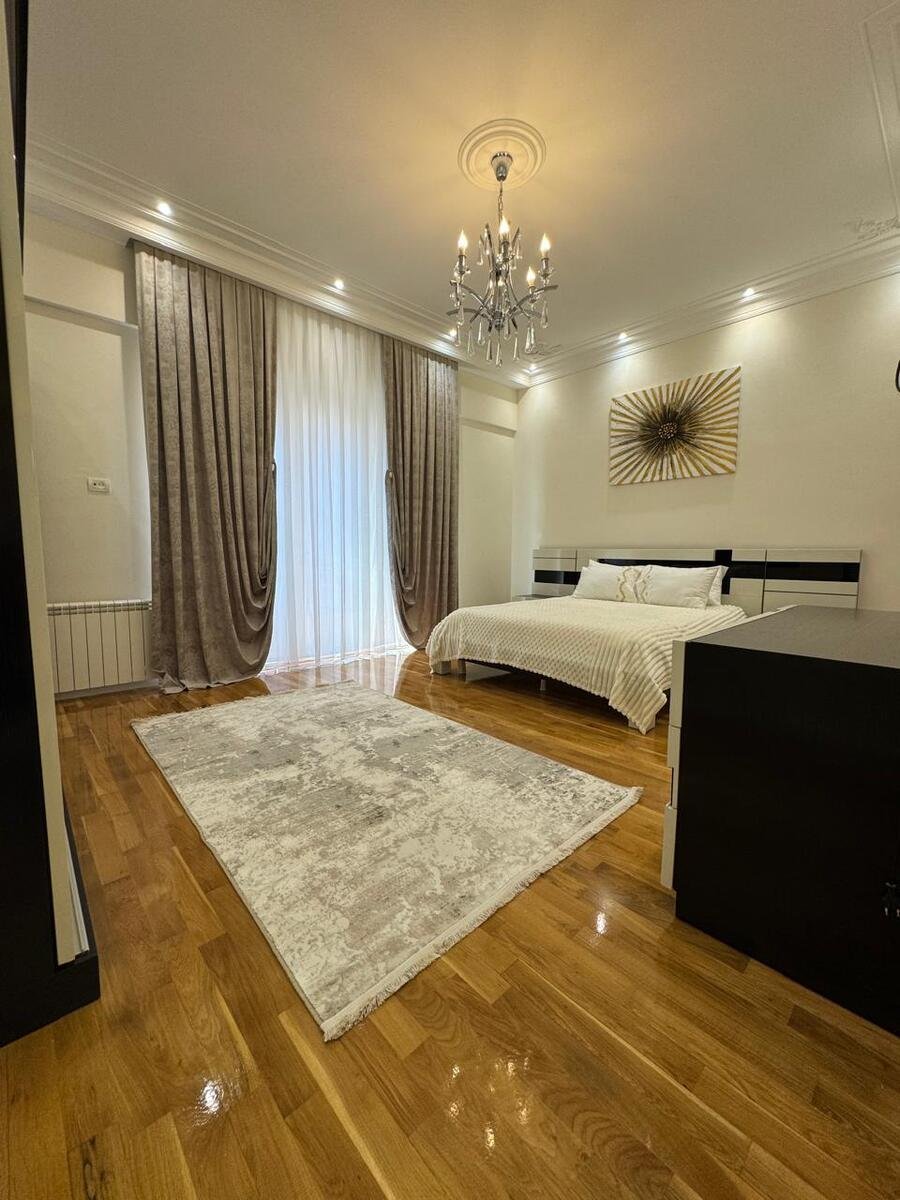 Satılır 4 otaqlı yeni tikili, 220 m², 28 May m.-7