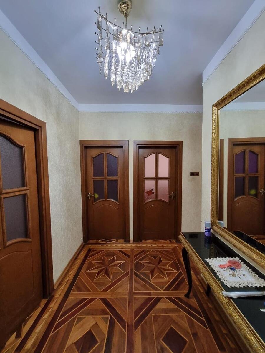 Satılır 4 otaqlı köhnə tikili, 100 m², Azadlıq Prospekti m.-5
