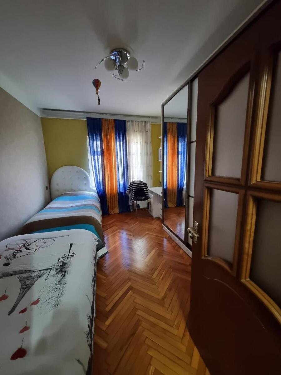 Satılır 4 otaqlı köhnə tikili, 100 m², Azadlıq Prospekti m.-6