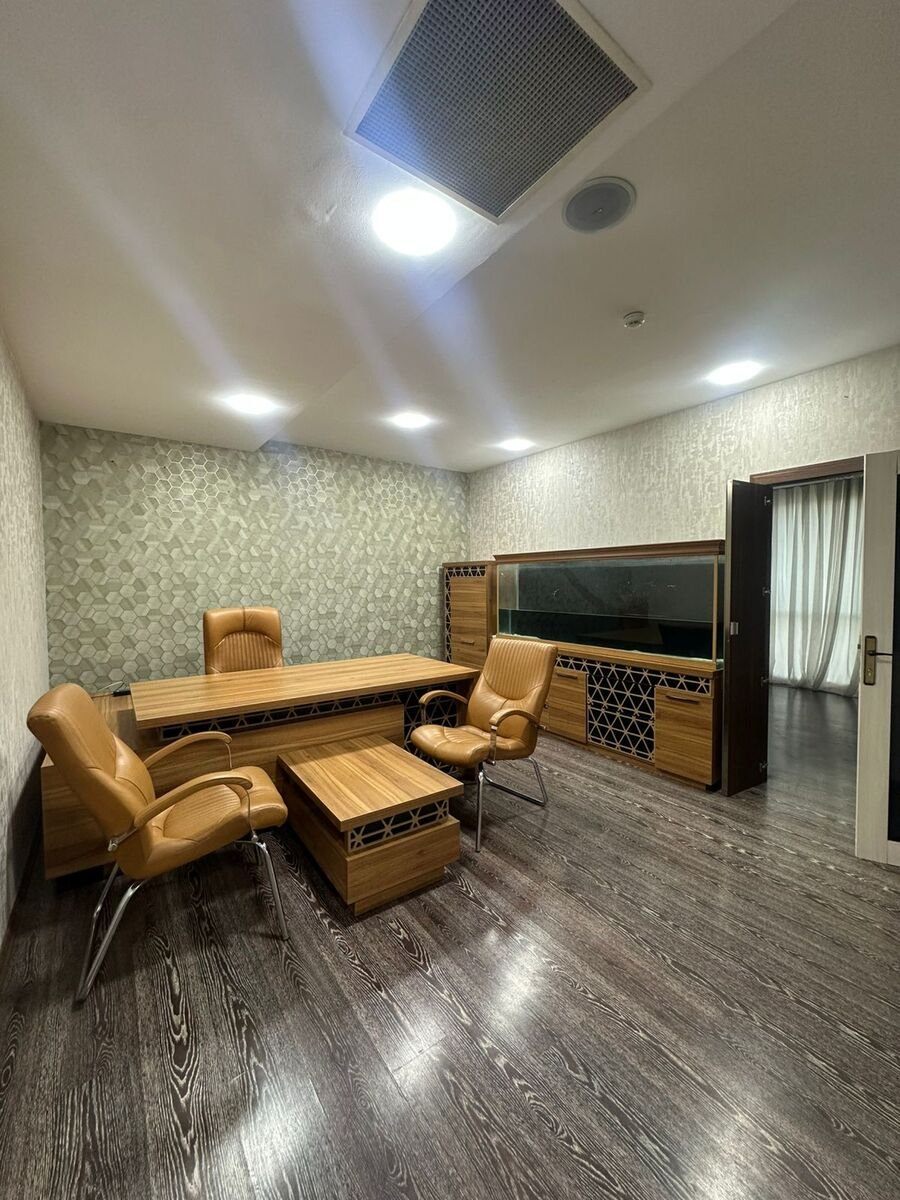 120 m<sup>2</sup> ofis icarəyə verilir, Xətai m.-11