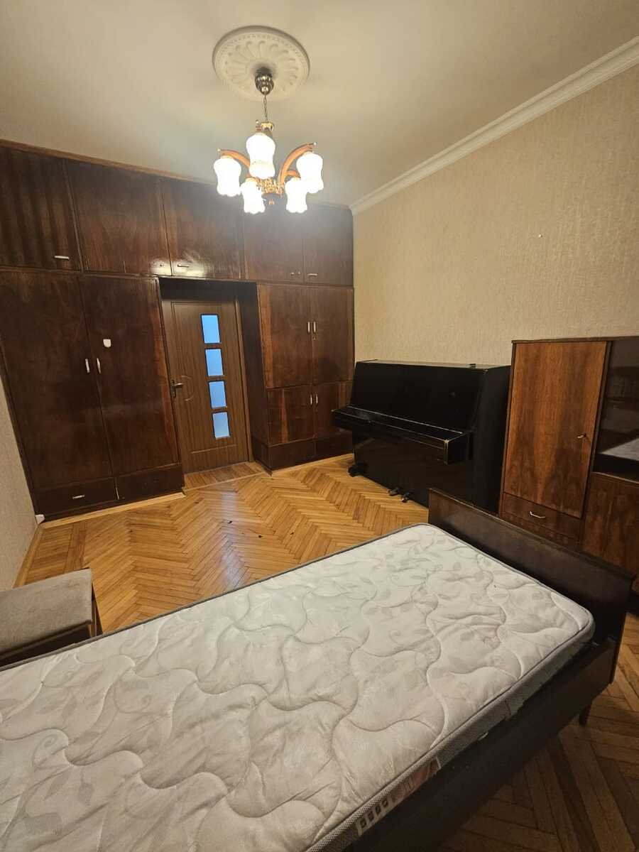 Kirayə verilir 4 otaqlı köhnə tikili, 110 m², Azadlıq Prospekti m.-4