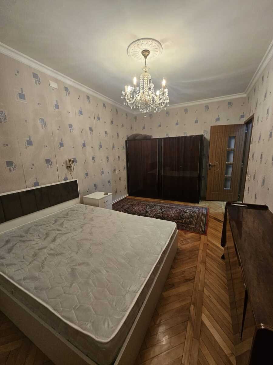 Kirayə verilir 4 otaqlı köhnə tikili, 110 m², Azadlıq Prospekti m.-8