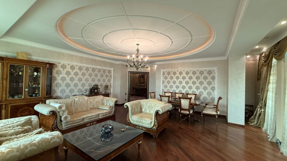 Satılır 4 otaqlı yeni tikili, 210 m², 28 May m.-1