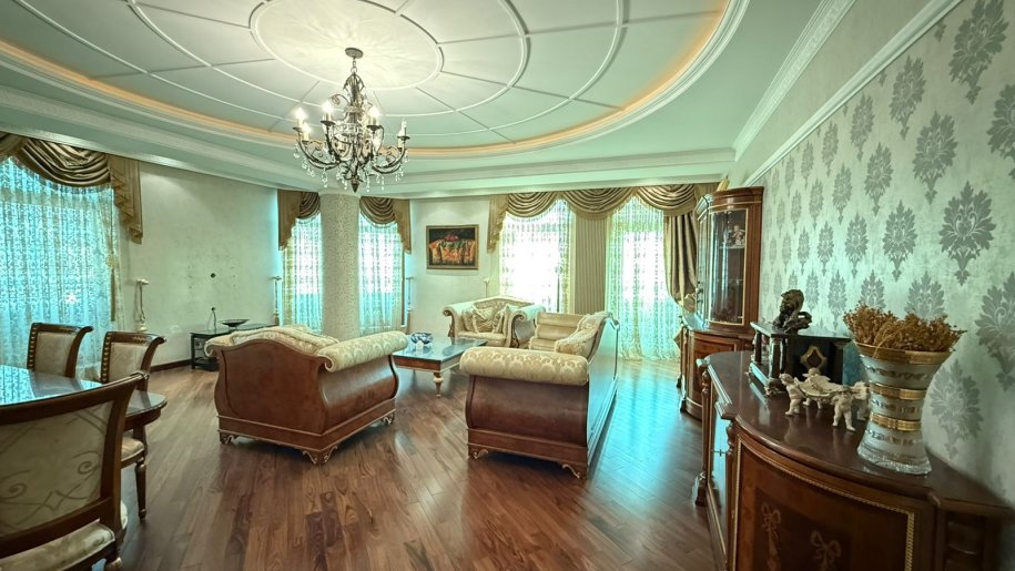 Satılır 4 otaqlı yeni tikili, 210 m², 28 May m.-2