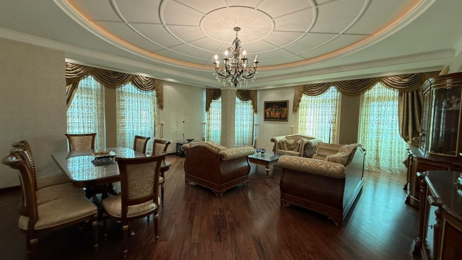 Satılır 4 otaqlı yeni tikili, 210 m², 28 May m.-3