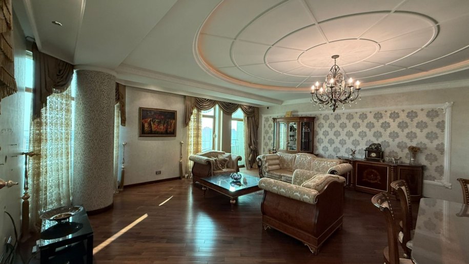 Satılır 4 otaqlı yeni tikili, 210 m², 28 May m.-5