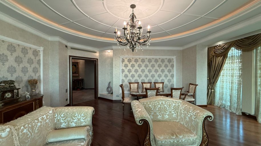 Satılır 4 otaqlı yeni tikili, 210 m², 28 May m.-7