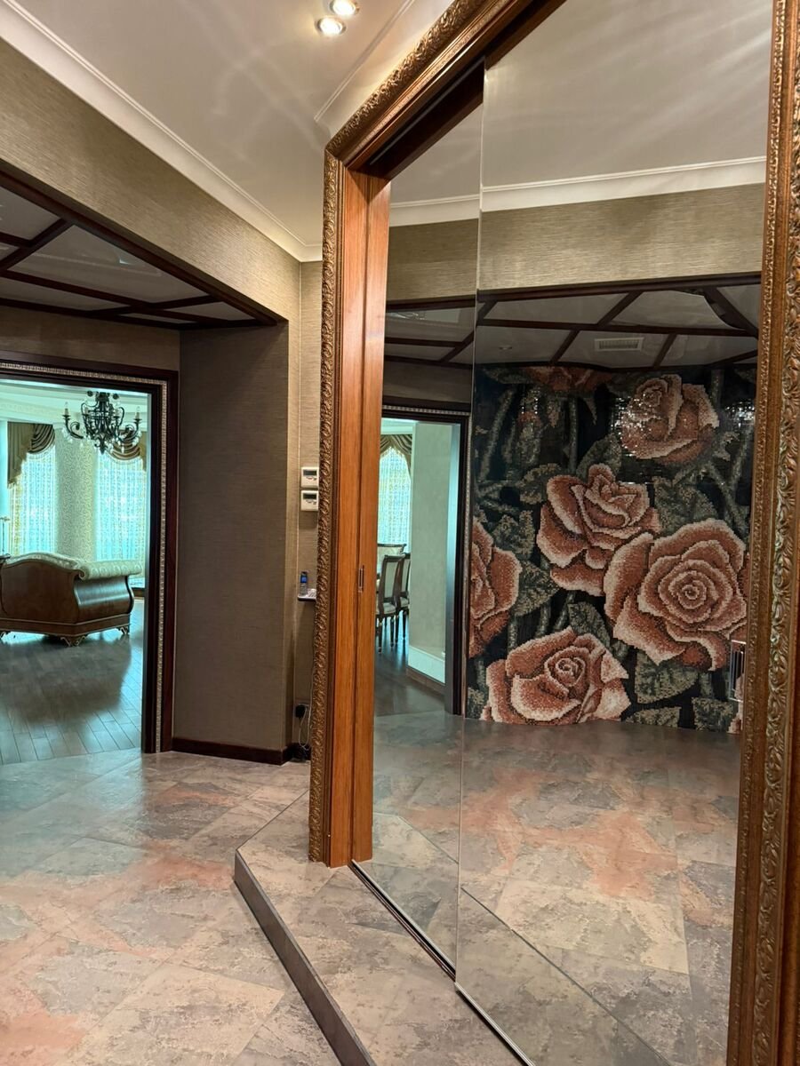 Satılır 4 otaqlı yeni tikili, 210 m², 28 May m.-8